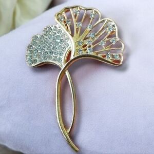 Beautiful Ginkgo Leaf Rhinestone Brooch